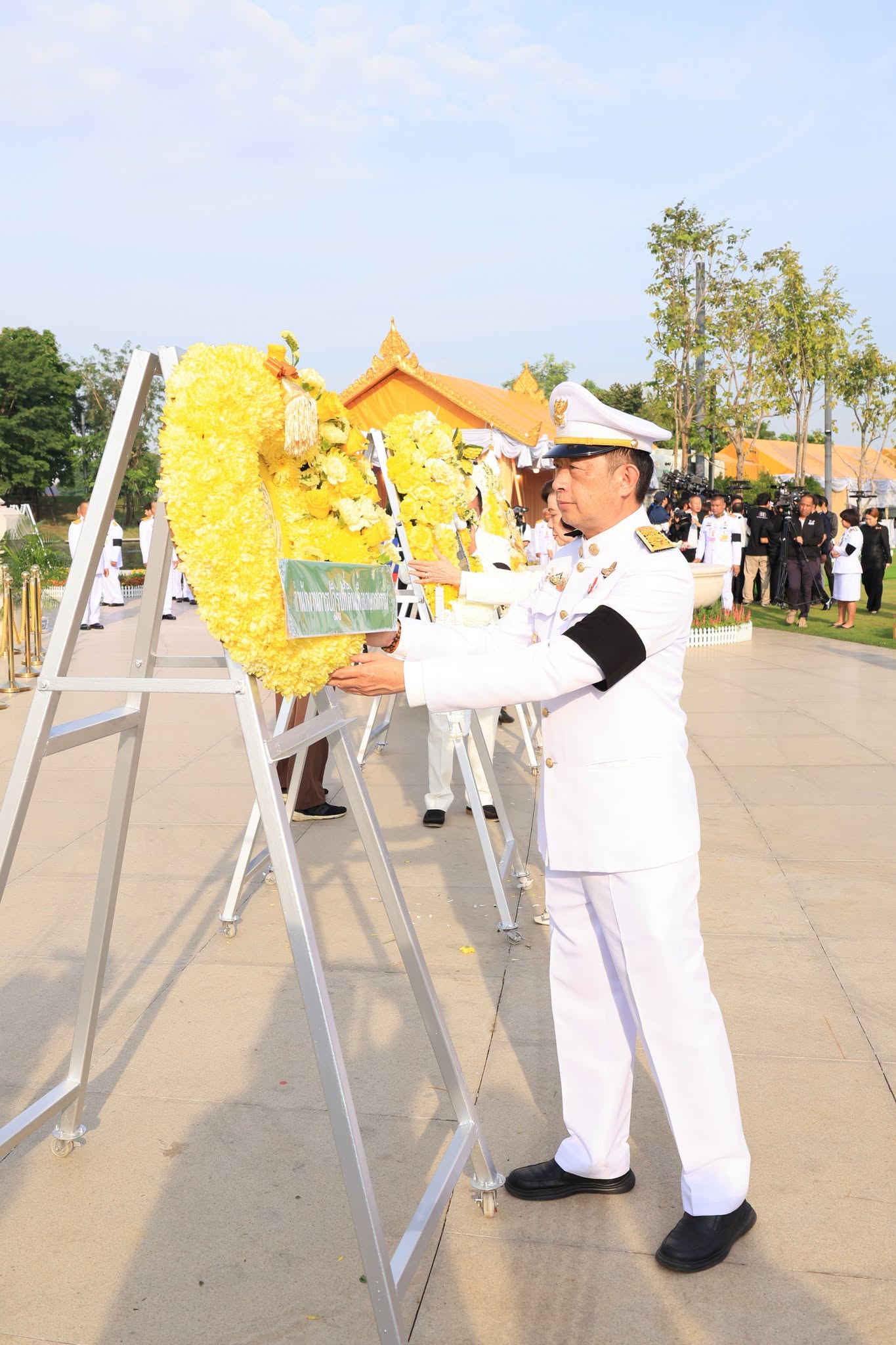 title - ส.ป.ก. ร่วมวางพวงมาลาถวายบังคมพระบรมราชานุสาวรีย์พระบาทสมเด็จพระบรมชนกาธิเบศร มหาภูมิพลอดุลยเดชมหาราช บรมนาถบพิตร เนื่องใน 